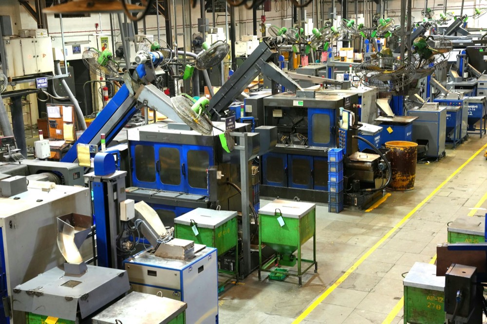 Reparto di produzione con macchinari